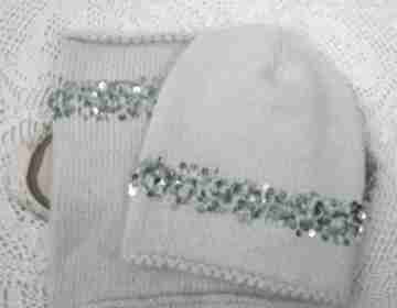 Upominki na święta: wyjatkowa czapka i komin z cekinami chmurki, prezent na zimowa beanie