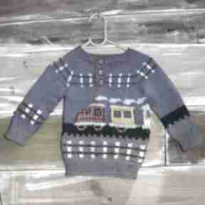 Sweterek dla chłopca - rękodzieło na drutach pociąg lokomotywa kolej. Jesień zima wiosna ciepły
