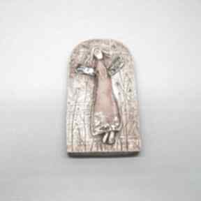 Aniołek swawolny na desce II ceramika santin, prezent, derkoracja, oryginalny