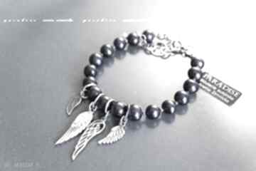 bransoleta - czarne w skrzydełkach anetta zimnicka perły, srebro, slrzydełka