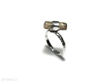 Srebrny pierścionek z bursztynem dark styl bursztyn, srebro