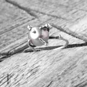 Wild pearl - atomic pink i srebrny pierścionek z perłą słodkowodną miechunka, hodowlana