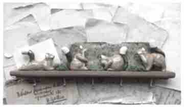 Wieszak z wiewiórkami wylęgarnia pomysłów ceramika, drewno, chrobotek, mech