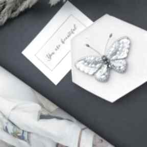 Broszki aura accessories biała biżuteria, motyl, z koralików