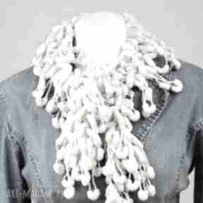 Pom pon scarf - ecru szaliki pro self, jasny, zabawny, ciekawy, kobiety, elegancki