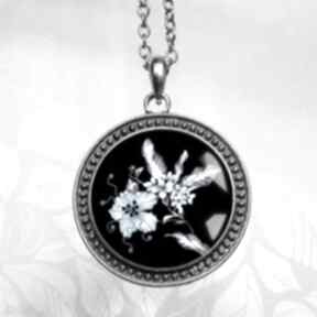Długi naszyjnik medalion z grafika egzotyczny kwiat na łańcuszku gala vena, czarny, elegancki