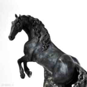 Rzeźba ceramiczna konia fryzyjskiego ceramika azul horse prezent, koń, rękodzieło, fryz
