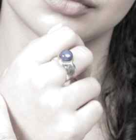 Pierścionek srebrny z lapis lazuli, złocony anna kaminska