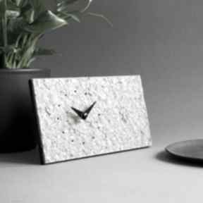 Minimalistyczny zegar na biurko zegary studio blureco szary industrialny - nowoczesny surowy