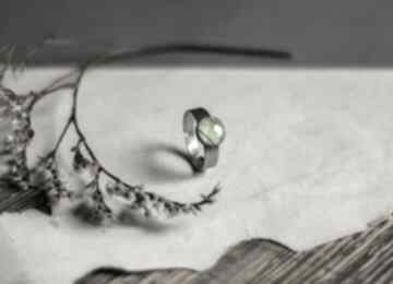 Regulowany pierścionek z zielonym kamieniem żywicy ash and runes dla niej, na prezent