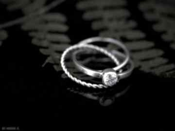 Spleciony pierścionek z cyrkonią jachyra jewellery spleciony
