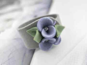 wełniana - szara z niebieskimi kwiatkami green sheep filc, filcowa, bransoleta, regulacjs