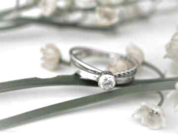 Spleciony pierścionek z cyrkonią jachyra jewellery, trinity, składany