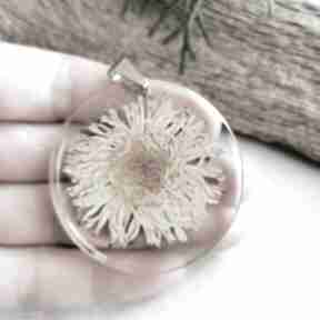 Naszyjnik z suszonym astrem w żywicy z1079 wisiorki herbarium jewelry okrągły wisiorek, kwiatem