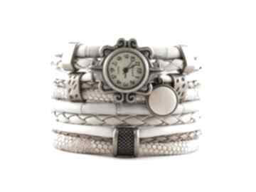 Zegarek bransoletka beżowo piaskowy z drewnianą zawieszką zegarki megi mikos, damski, z kolory