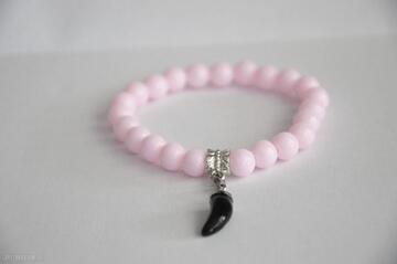 Czarny w otoczeniu różowych korali bracelet by sis kieł, charms, nowość, prezent, lato