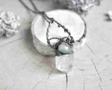 Naszyjnik z kryształem górskim w surowej formie naszyjniki pracownia miedzi, biżuteria elfia