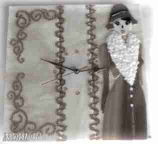 Artystyczna kompozycja ze szkła - zegar "dama w futrze" zegary natali, kobieta