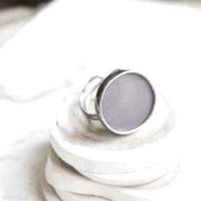 Fiolet na okrągło - pierścionek geometryczny pracownia miedzi