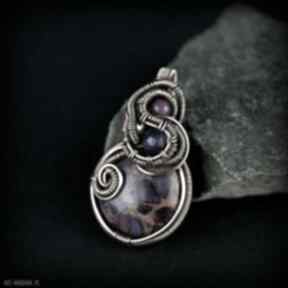 Wisiorek z fioletowymi agatami wisiorki blue pearl art wire wrapping, z agatem, biżuteria