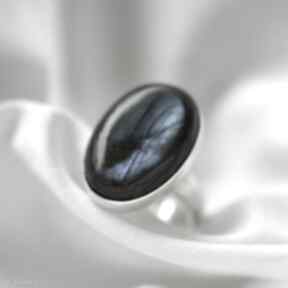 Srebrny pierścionek z labradorytem dziki krolik niebieski labradoryt, klasyczny, srebro