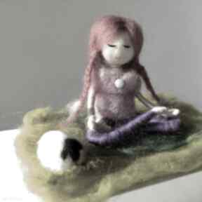 Medytacja yoga yoginka oliwia angelitem szyji kolekcja meditation