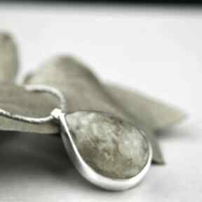 Minimalistyczny naszyjnik z mlecznym bursztynem srebro naszyjniki barbara fedorczyk