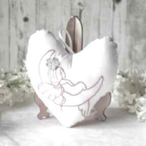 Serduszko haftowane - anioł na księżycu pokoik dziecka mały koziołek, serce, dla dziewczynki