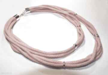 Łososiowy naszyjnik ze sznurków bawełnianych z elementami metalowymi mania design sznurek