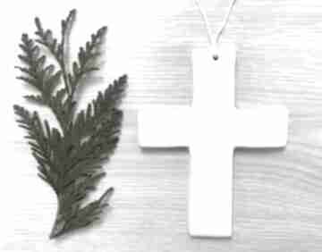 Krzyżyk ceramiczny w bieli dekoracje ceramika ana krzyż, pamiątka chrztu