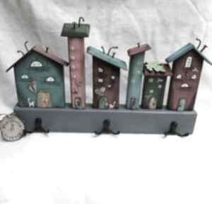 Multikolorowe domki nr 2 wieszaki pracownia na deskach dom, ścianę, kot koty, malowane ręcznie