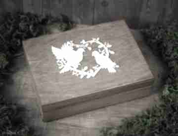 Drewniane pudełko na obrączki - serce z gołąbkami księgi gości biala konwalia, drewno, koronka
