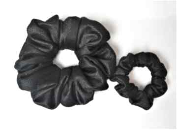 Czarna błyszcząca scrunchie ozdoby do włosów luci and love lurex, gumka, frotka