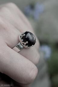 Królewski pierścień z rubinem dziki królik pierścionek, rubin - srebro, minerały