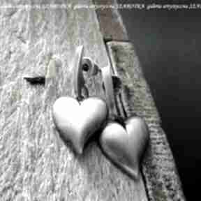 Serdeczne kolczyki ze srebra szarotka oksydowane, serca, na sztyft, z sercami, romantyczne