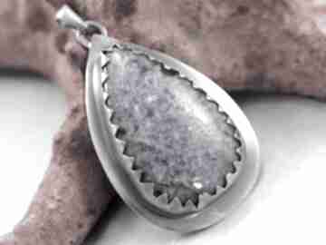 Czaroitowa kropla w srebrze - wisior chile art czaroit, srebro, oksydawane, zęby