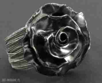 Bransoletka z czarną różą nor art len, ceramika
