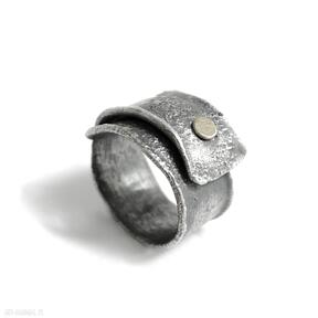 kropka - srebrny pierścionek z dodatkiem złota, regulowany obrączki zofia gladysz ze złotem