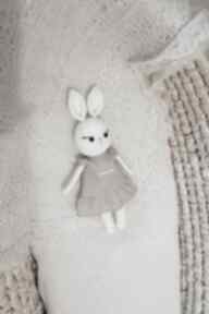 Króliczek w sukience - wzór 3 lalki metrique na szydełku, prezent dla dziecka, królik