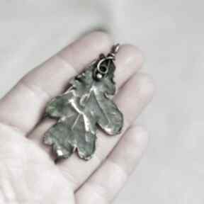 Liść dębu mniejszy - naszyjnik z miedzi prawdziwym liściem pracownia wisior, listek biżuteria