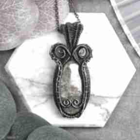 Miedziany wisiorek wire wrapping unakitem #522 kamieniem amulet