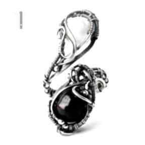 Monochrome srebrny pierścień perłami srebro 925 wirewrapping