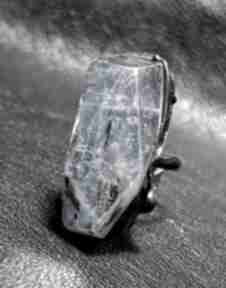 Niezwykły pierścień z okazałym dorodnym kianitem unikat handmade oryginalny prezent ręcznie