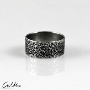 Piasek - metalowa obrączka rozm 18 150426-02 caltha pierścionek, szeroka w kolorze srebra