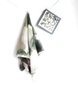 Jedwabna malowana apaszka w zieleniach chustki i apaszki