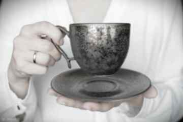 Filiżanka ceramiczna srebrny grafit 230ml rustykalna ceramika ciepliki do kawy, na niej