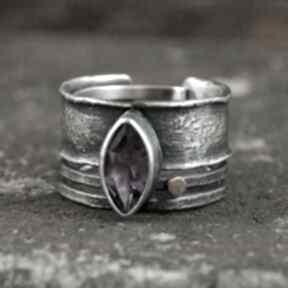 Ametyst, złoto - pierścionek z szeroką obrączką atelier4 srebro i
