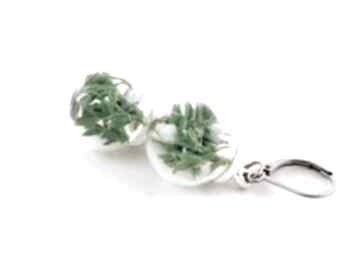 Kolczyki z gałązkami w szklanych kulach megi mikos roślinne, kule, wiszące, biżuteria