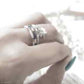 Komplet pierścionków ze srebrną koniczynką silvella czterolistna, koniczyna, modne pierścionki