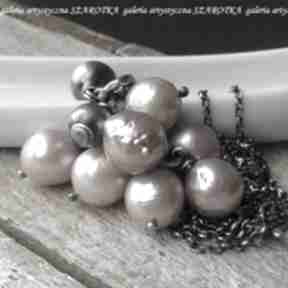 W perłowym gronie naszyjnik z naturalnych pereł i srebra
